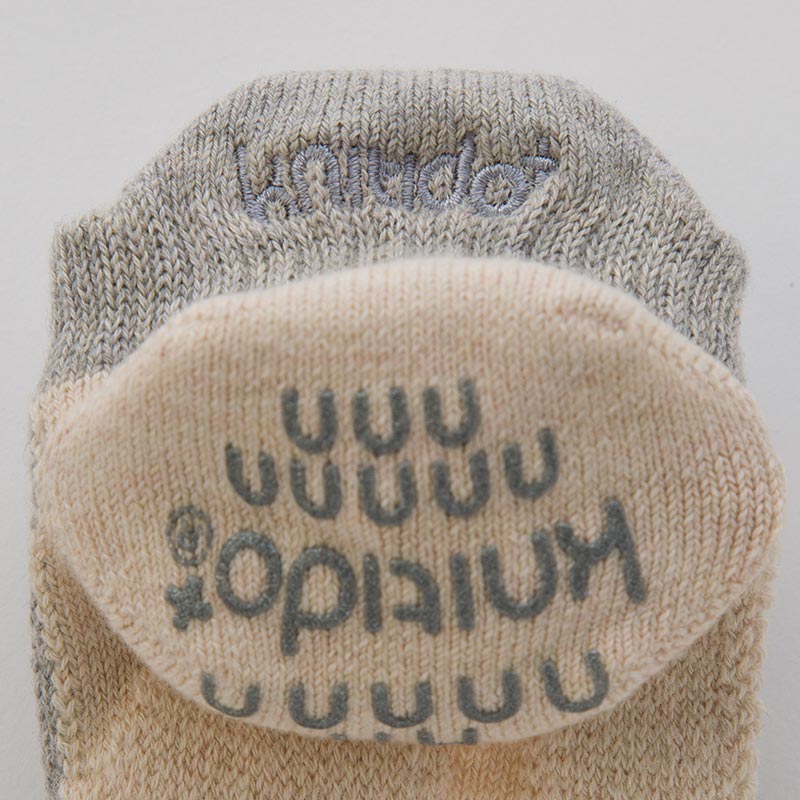 Close up of Knitido plus brand Botanical Dyed Footie Grip Toe Socks With Power Pads in GREY heel