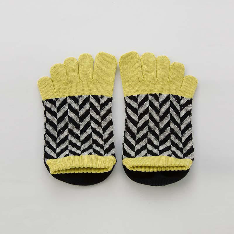 Knitido plus brand Organic Cotton Herringbone Grip Socks in black with yellow inserts at the cuff and toe