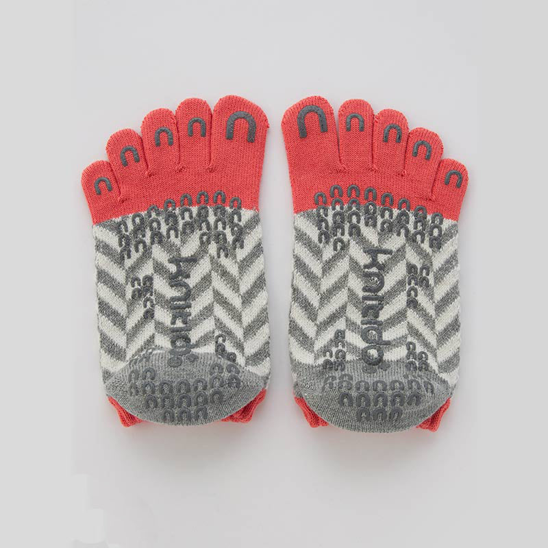 Back side of Knitido plus brand's Organic Cotton Herringbone Toe Liner Socks in Grey with salmon pink color insert
