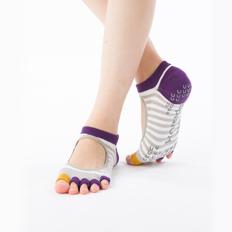 Front view of a woman's leg wearing a pair of Knitido plus brand Organic Cotton Stripes Open Toe Liner Socks in Grey with purple and mustard color inserts