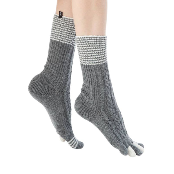 Side view of a woman's foot wearing a pair of Knitido plus brand Wool Blend Cable Confetti Midcalf Toe Socks in the color Grey with a white point color