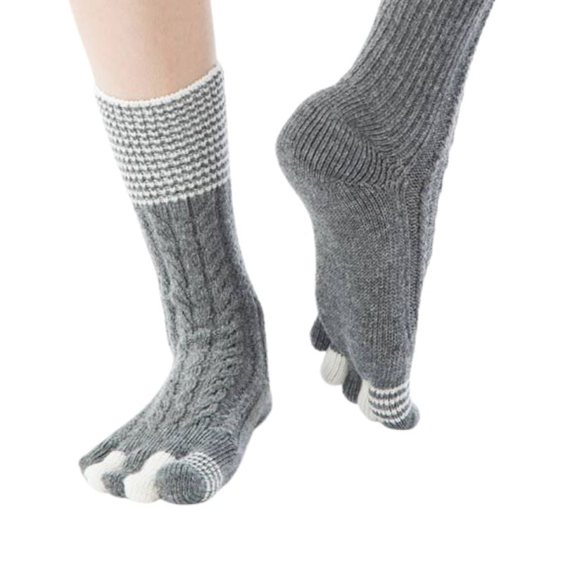 Front view of a woman's foot wearing a pair of Knitido plus brand Wool Blend Cable Confetti Midcalf Toe Socks in the color Grey with a white point color.